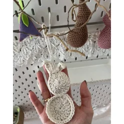 Set 3 Osterhasen gehäkelt Anhänger Mitbringsel Frühlings Deko Osterdeko Hase minimalistisch Skandi gelb weiß braun