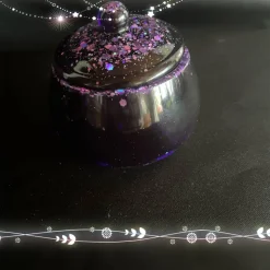 Set aus Blatt und Dose mit Deckel in Lila