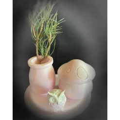 Set aus Töpfchen , Eule und kleiner Vase auf einem runden Tablett