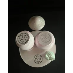 Set aus Töpfchen , Eule und kleiner Vase auf einem runden Tablett