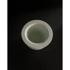 Set aus Töpfchen, Eule und kleiner Vase auf einem runden Tablett