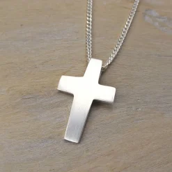 Silberkreuz "Pirmin" mit Lederband oder Kette, Geschenk zur Konfirmation, Firmung, personalisierbar, Gravur möglich