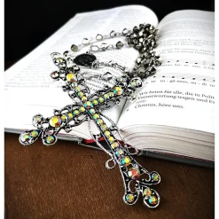 Silberner Rosenkranz – Glitzerndes Schmuckstück mit modernem Design & spiritueller Bedeutung