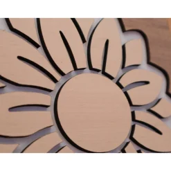 SONNENBLUME AUS NUSSBAUM und BUCHE Sperrholz mit Rattanmuster