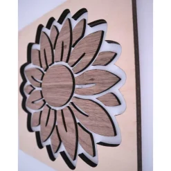 SONNENBLUME AUS NUSSBAUM und BUCHE Sperrholz mit Rattanmuster