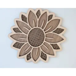 SONNENBLUME AUS NUSSBAUM und BUCHE Sperrholz mit Rattanmuster