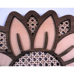 SONNENBLUME AUS NUSSBAUM und BUCHE Sperrholz mit Rattanmuster