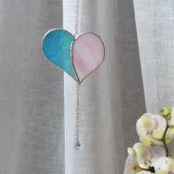 Sonnenfänger - Herz aus irisierendem Buntglas mit Glaskristall - Türkis/Rosa