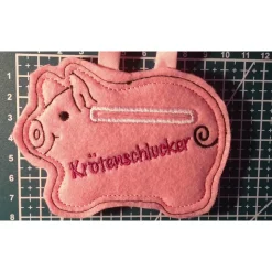 Sparschwein Krötenschlucker Rosa bestickt aus Kunstfilz – Geschenk, Deko & Aufhänger