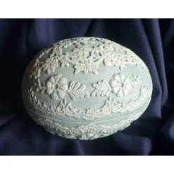 Spitzenosterei,Ostern,Frühling,Ostereier,Eier,Eidose,Osterkorb,Spitzenmuster