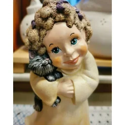 Süsser Engel mit Schmusekätzchen