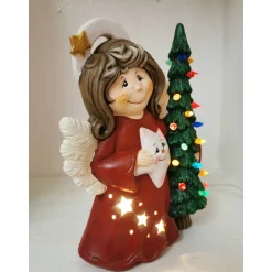 Süsser Engel mit Tanne zum Beleuchten