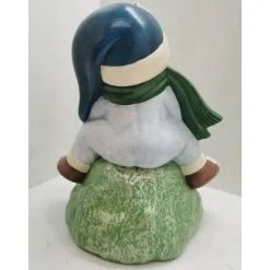 Süsser Schneemann auf Stein