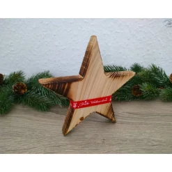 Stern aus Fichtenholz, rustikal geflammt mit rotem Satinband 