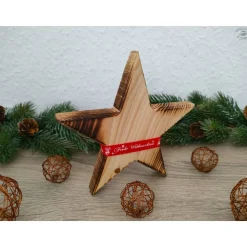 Stern aus Fichtenholz, rustikal geflammt mit rotem Satinband 