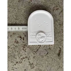 Sternzeichen Wunschanfertigung Unikat - 1 Relief  aus Stuckgips mit Anhänger Bemalt - Geburtstagsgeschenk Geburt