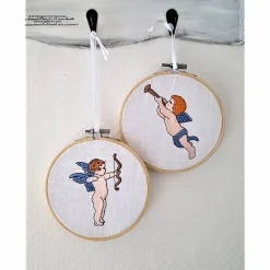 Stickbild im Rahmen Engel mit Bogen oder Flöte GESTICKT Leinen.