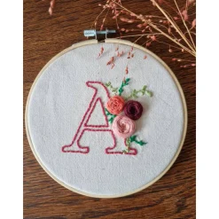 Stickbild Monogramm / Initialen - personalisiertes Geschenk zur Geburt ( 15 cm Rahmen)