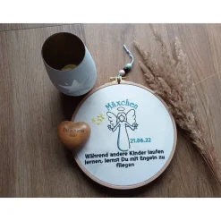 Stickrahmen-Während andere Kinder laufen lernen, lernst Du mit Engeln zu fliegen-Andenken/Erinnerung Fehlgeburt