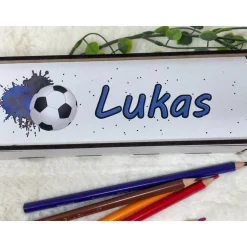 Stiftebox aus Holz personalisiert | Geschenk Einschulung| Federmäppchen Stifte Etui | Stifthalter Fussball Blau