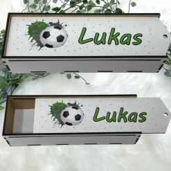 Stiftebox aus Holz personalisiert | Geschenk Einschulung| Federmäppchen Stifte Etui | Stifthalter Fussball Blau