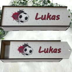 Stiftebox aus Holz personalisiert | Geschenk Einschulung| Federmäppchen Stifte Etui | Stifthalter Fussball Rot