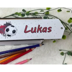 Stiftebox aus Holz personalisiert | Geschenk Einschulung| Federmäppchen Stifte Etui | Stifthalter Fussball Rot