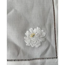 Stoffserviette 40 x 40 cm, bestickt, mit Lochsaum