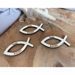 Streudeko Fische Taufe, Kommunion, Konfirmation / Tischdekoration Holz zum Streuen personalisiert mit Namen und Datum