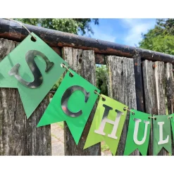 Supercoole Girlande zum Schulanfang auf Wunsch personalisiert Schulkind Dekoration in Grün und Silber