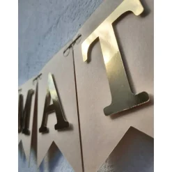 Superschöne Girlande zur Konfirmation.  In Beige und Gold in angesagtem Boho Style