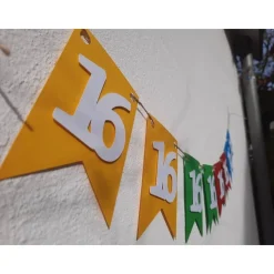 Sweet Sixteen! Endlich 16! Super schöne Girlande zum 16. Geburtstag.