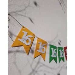 Sweet Sixteen! Endlich 16! Super schöne Girlande zum 16. Geburtstag.