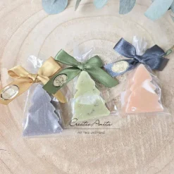 Tannenbaum aus Schafmilchseife - Weihnachtsbaum - verpackt - CHRISTROSE - grau