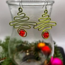 Tannenbaum Ohrringe mit rotem Schmuckstein