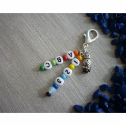 Taschenanhänger zur Einschulung mit Eule, Mondstein, Buchstaben- und Zahlenperlen – Geschenk zum Schulanfang