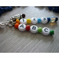 Taschenanhänger zur Einschulung mit Eule, Mondstein, Buchstaben- und Zahlenperlen – Geschenk zum Schulanfang