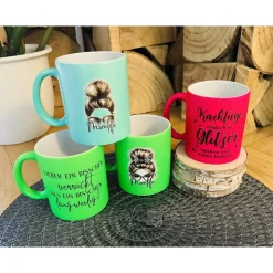Tassen lustige Sprüche Kaffeetasse Kaffeebecher „Momlife“ „Kacktage in Glitzer…“ Geschenk Mama Mutter Freundin Neon