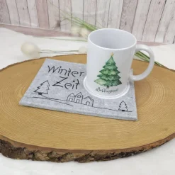 Tassenteppich Winterzeit – Handgefertigter MugRug Untersetzer | Geschenkidee & Dekoration