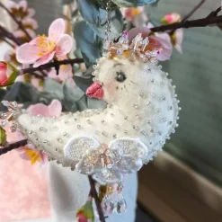 Taube Küken Ornament creme weiß beidseitig bestickt Unikat Osterdeko handmade Hochzeitsdeko