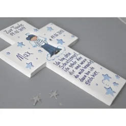 Taufgeschenk Junge: Handbemaltes Holzkreuz mit Schutzengel – Personalisiertes Kinderkreuz zur Taufe