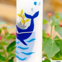 Taufkerze blau mit Wal, Wellen und Schiff, wunderschöne handverzierte Taufkerze für Jungen Walfisch, personalisierbar