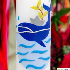 Taufkerze blau mit Wal, Wellen und Schiff, wunderschöne handverzierte Taufkerze für Jungen Walfisch, personalisierbar