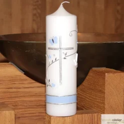 Taufkerze Kreuz, Schmetterling, Taube, Blumenranke, blau für Jungen oder rosa für Mädchen, personalisierbar