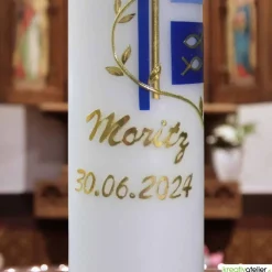 Taufkerze Kreuz, Schmetterling, Taube, Blumenranke, blau für Jungen oder rosa für Mädchen, personalisierbar