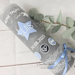 Taufkerze Rustik- Sterne grau-weiß-hellblau