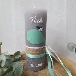 Taufkerze Rustikkerze Grau verziert mit einem Wal - minimalistisch - Mint-Weiß