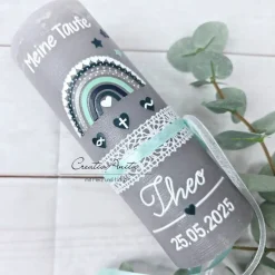 Taufkerze Rustikkerze Grau-Petrol verziert mit Regenbogen Herzen und christlichen Symbolen