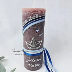 Taufkerze Rustikkerze Junge - mit Segelboot, Regenbogen und christlichen Symbolen