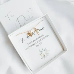 Taufkette mit Gravur für Mädchen und Jungen - Personalisierte Fisch Kette mit Namen - Halskette Kreuz Edelstahl